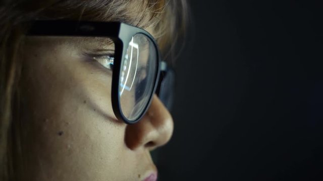 Woman wearing glasses serfing internet 4k UHD (3840x2160)
