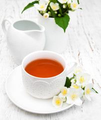 Obraz na płótnie Canvas Cup of tea with jasmine flowers