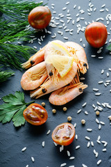 Obraz na płótnie Canvas Shrimps and vegetables
