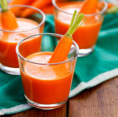 Fresh carrot juice with addition of apple and lemon