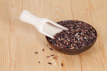 raw Rice berry on wood background