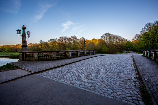 Brücke über den Emmasee im Bürgerpark in Bremen