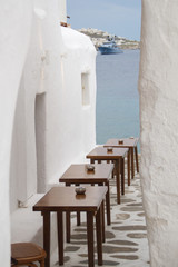 Cafe in an alley leading to the sea - 109662617