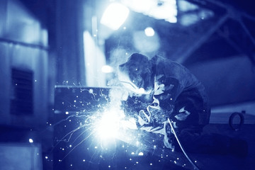 Obraz na płótnie Canvas welder working at the factory
