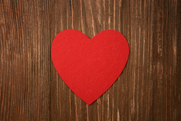 Obraz na płótnie Canvas red heart on wooden background
