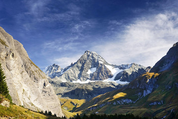 Fototapeta na wymiar Alpine landscape: Grosglockner peak, september 2015