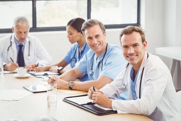 Obraz premium Portrait of doctors smiling in conference room