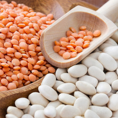 Rote Linsen und weiße Bohnen