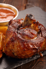 Knuckle of turkey with baked potato and dip