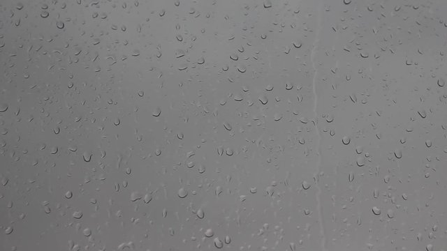 Water dorps in a window