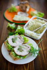sandwich with lettuce and bacon 