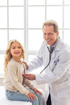 Little girl and pediatrician