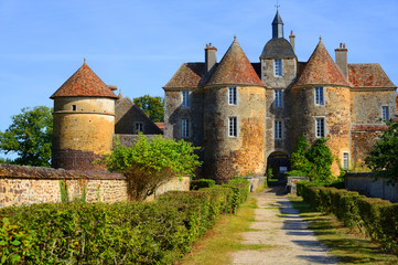 Fototapeta na wymiar Chateau Ratilly in Burgund