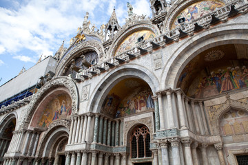 Fototapeta na wymiar San Marco basilica facade