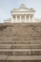 Obraz premium HELSINKI, FINLAND - april, 4, 2016: St. Nicholas Church and a monument of Alexander II on the Senatorial area in Helsinki, Finland.