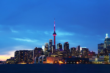 Obraz premium Widok na panoramę Toronto o zmierzchu