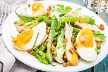 salad with chicken, lentils and green beans