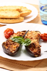 Melanzane ripiene con basilico e pomodorini