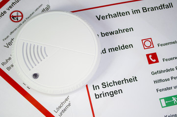 Rauchmelder mit Verhalten im Brandfall