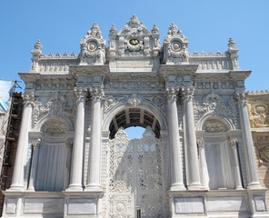 Fototapeta na wymiar The door of Dolmabahce Palace / Istanbul.