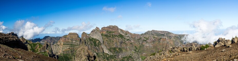 Fototapeta na wymiar Pico do Arieiro view, Madeira
