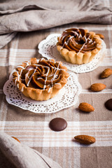Obraz na płótnie Canvas cake with caramel and nuts