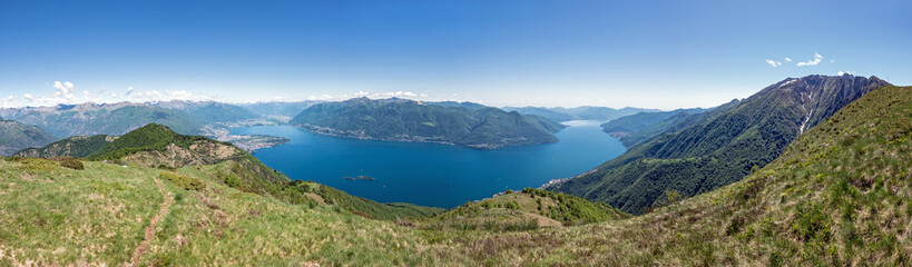 Fototapeta na wymiar Panorama vom pizzo leone über den lago maggiore und Ascona