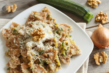 Wholegrain Pasta with topinambur cream, walnuts and zucchine