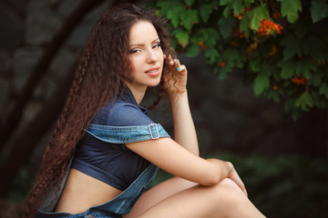 Young slim woman autumn portrait. 