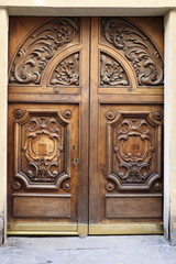 Porte ancienne à Paris