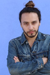 Obraz premium Bearded modern man with man bun