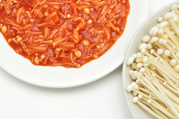 Tomato ketchup stew of Enoki mushrooms