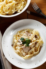 Pasta with mushrooms an creame sauce