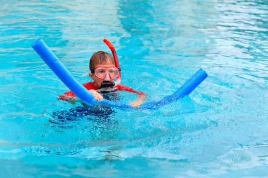 Little Boy Learns Swimming Alone With Pool Noodle