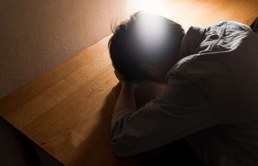 男性, 机, 悩み