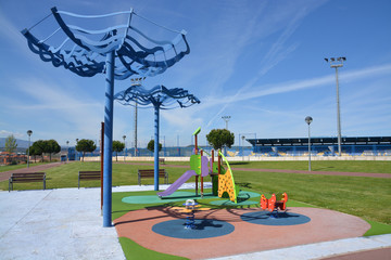Fototapeta premium columpios en un parque