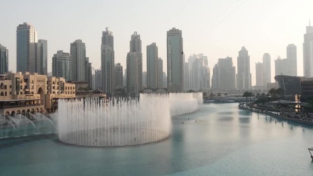 Zip liner flies over a fountain in Dubai