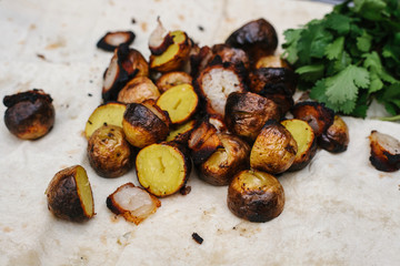 Fried bacon and potatoes lie on a pita. The concept of eating outdoors in the weekend.

