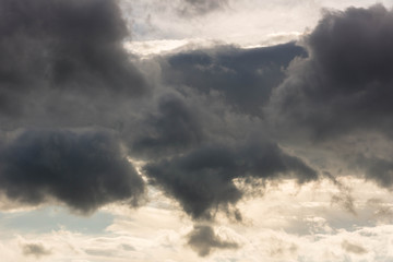Fototapeta na wymiar Dunkle Wolken
