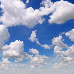 Obraz na płótnie Canvas cumulus clouds in the blue sky