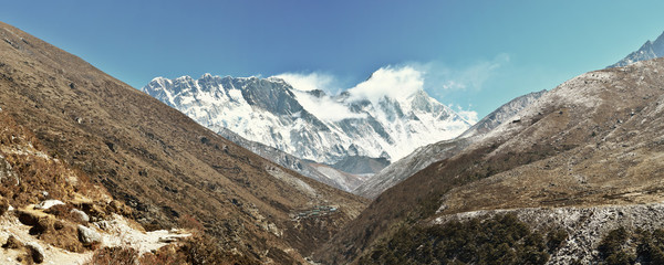 Everest mountain range panorama. Everest, Lhotse and Nuptse shar.