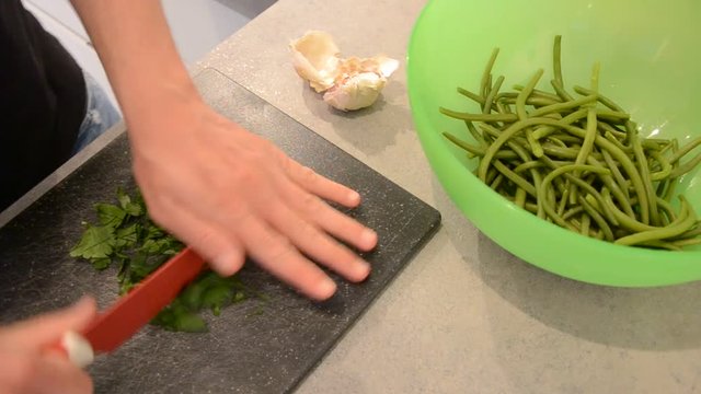 290 - parsley and garlic green beans