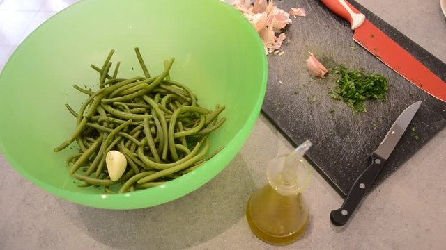 299 - parsley and garlic green beans
