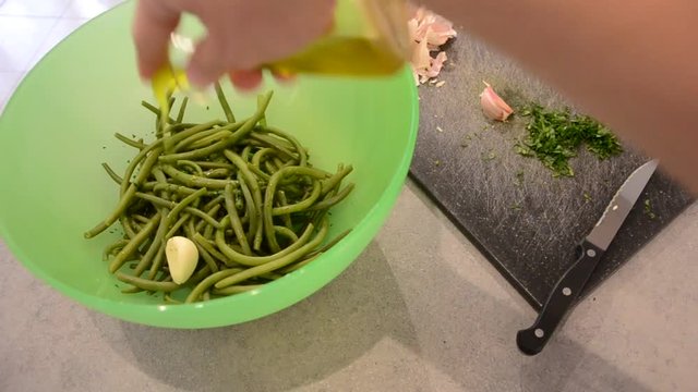 301 - parsley and garlic green beans