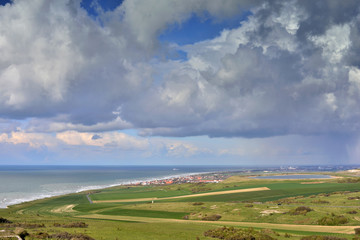 Fototapeta premium vue sur le Calaisis et son port