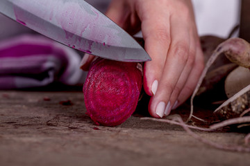 Making beetroot slices