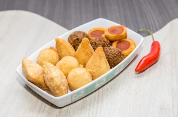 Stoff pro Meter Mischung aus brasilianischen frittierten Mini-Snacks © Paulo Nabas
