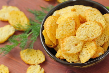 Croutons with cheese and diil