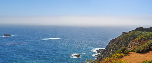 California, Usa: vista panoramica a Big Sur, la famosa regione della Costa centrale, una delle mete turistiche pi&ugrave; popolari in California