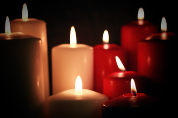 Fototapeta na wymiar red white candle